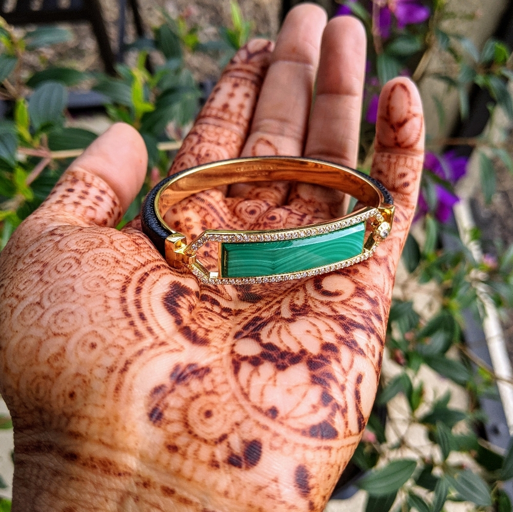 HENRI BENDEL Clasp Bracelet Bangle GREEN 💚